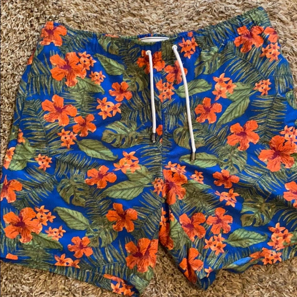 Crown & Ivy men’s swim trucks